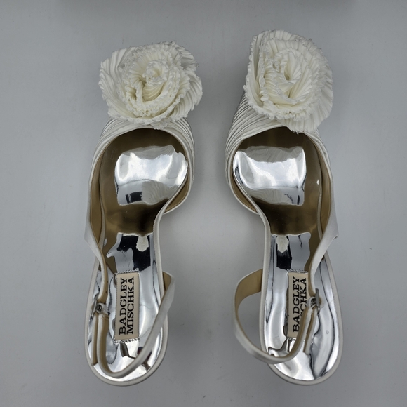NIB Badgley Mischka Blaire Pleated Satin Slingback Heels w/ Floral Detail, White - Picture 10 of 16